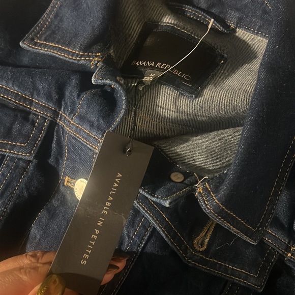 Banana Republic Trucker Denim Jacket/Dark Wash; 4 Pockets. Size Medium - Picture 10 of 10